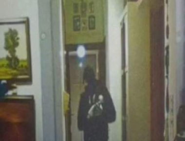 Αυτός είναι ο ληστής που κρυβόταν 14 ώρες στην ντουλάπα του σπιτιού στο Π.Φάληρο! (φωτό & βίντεο)